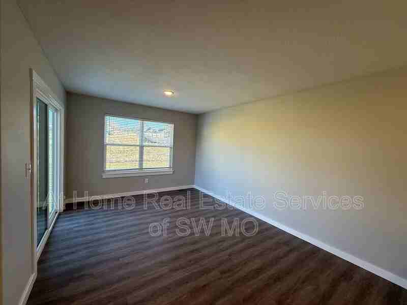 1000 S Rimes Ave - Photo 2 of 13