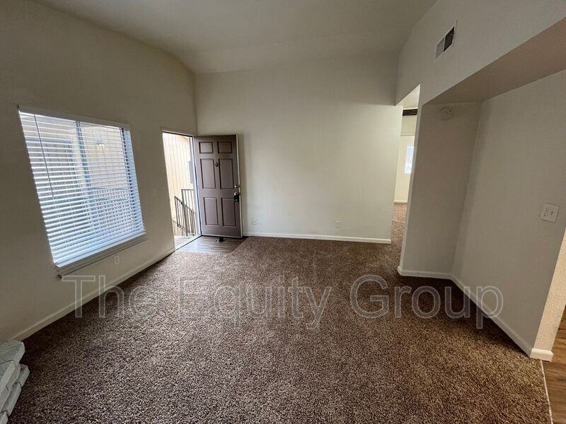 4052 W Meadow Ave - Photo 3 of 18
