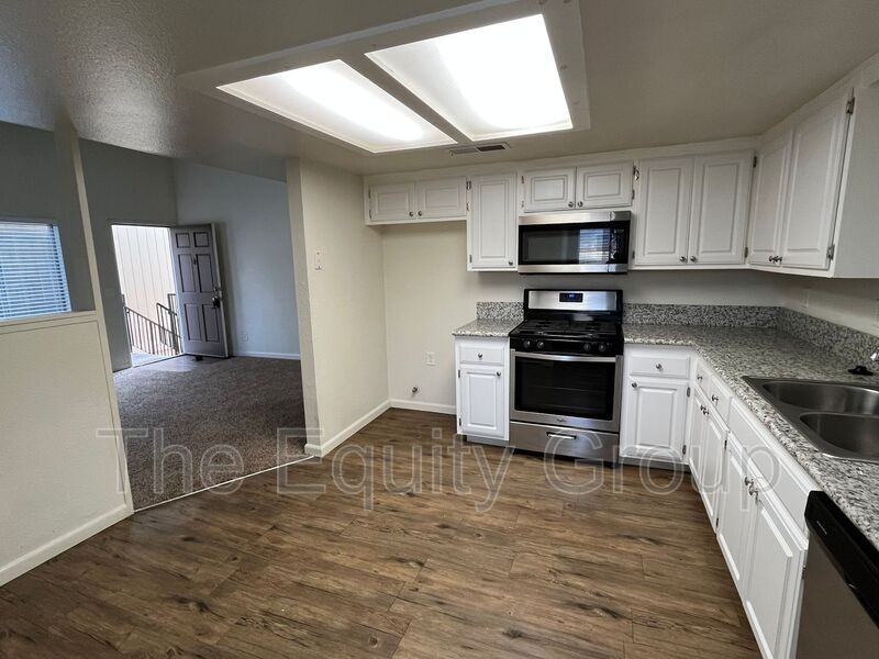 4052 W Meadow Ave - Photo 5 of 18
