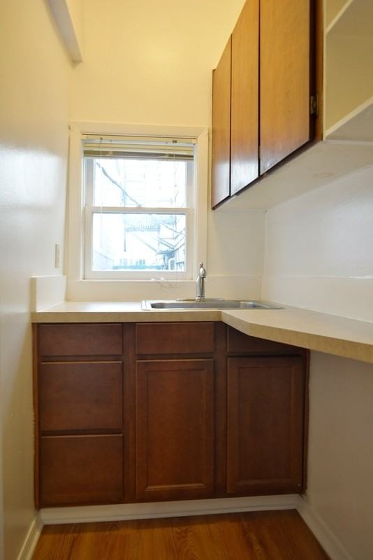 2704 Ne Sandy Blvd - Photo 4 of 16
