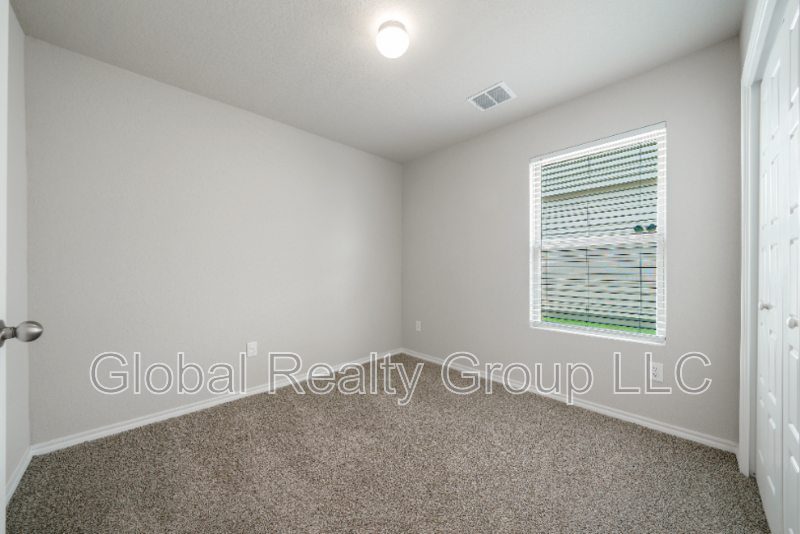 10422 Beachball Bnd - Photo 4 of 22