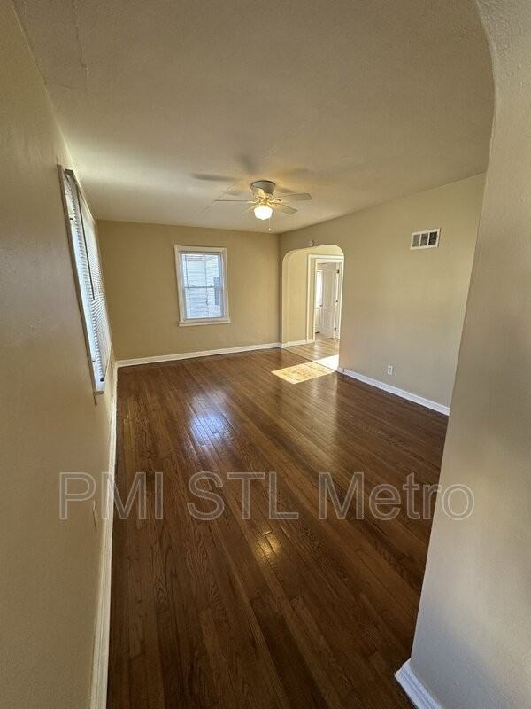6910 Roland Blvd - Photo 3 of 11