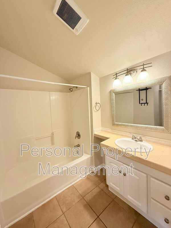 409 W Mcloughlin Blvd #1 - Photo 7 of 20