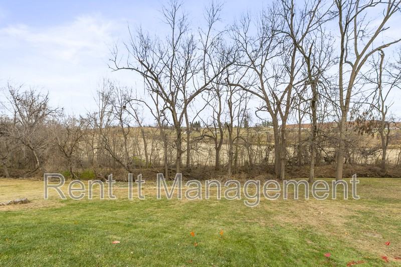 9709 S 20th St - Photo 5 of 33