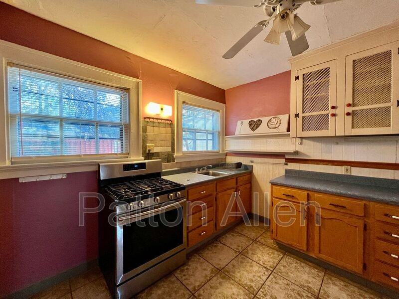 105 Edwin Pl #2 - Photo 5 of 18