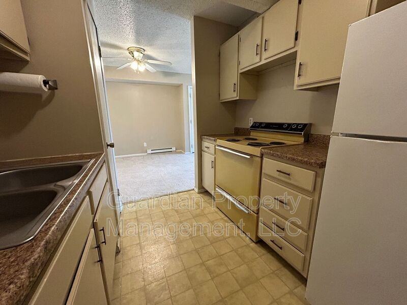 912 N Walnut St #23 - Photo 7 of 16