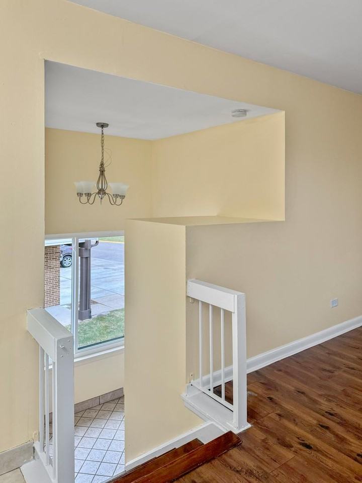 1324 Kingsbury Dr #1 - Photo 3 of 20