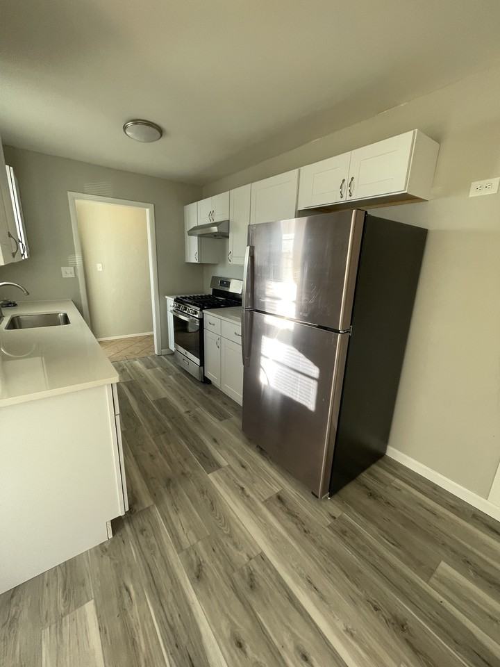 9414 Manchester Ave - Photo 2 of 13