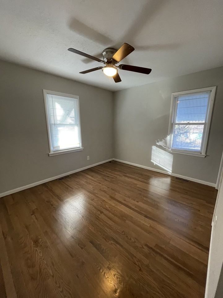 9414 Manchester Ave - Photo 4 of 13