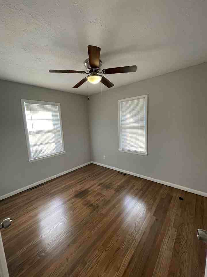 9414 Manchester Ave - Photo 5 of 13