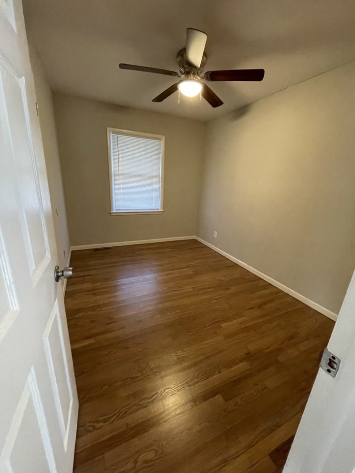 9414 Manchester Ave - Photo 7 of 13