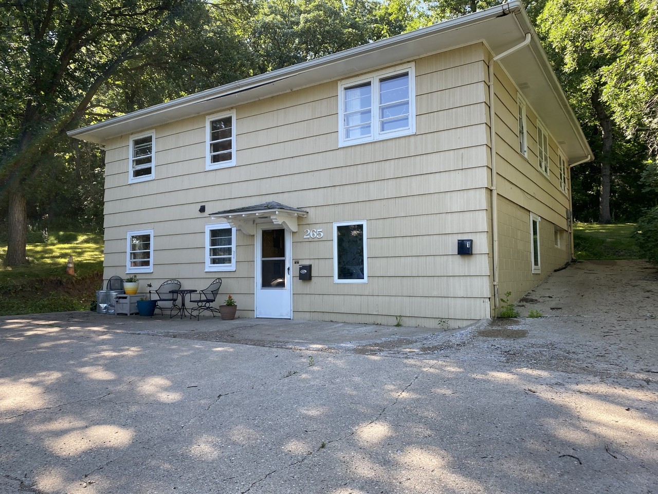 265 Viking Dr - Photo 2 of 4