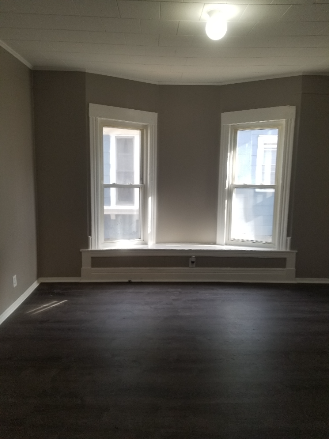 69 Peck St - Photo 3 of 12