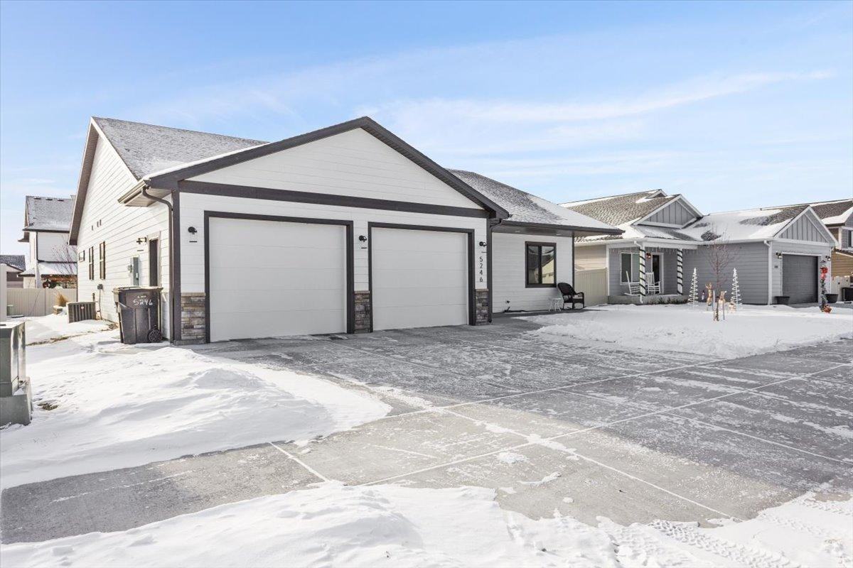 5246 Clemson Drive - Photo 3 of 10