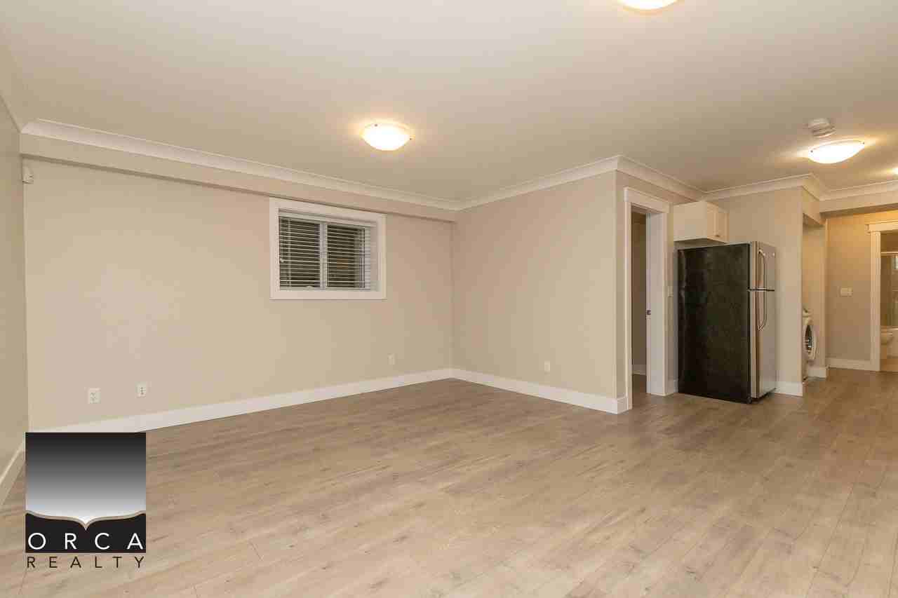 940 Sutherland Ave - Photo 2 of 32