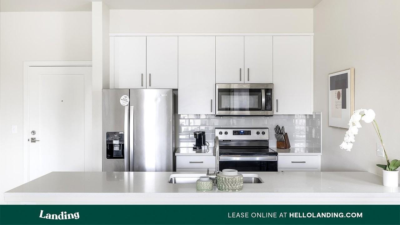 3158 SW 12th Ave - Photo 5 of 46