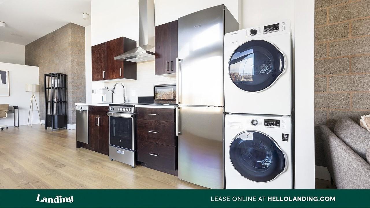 135 Adams St - Photo 5 of 50