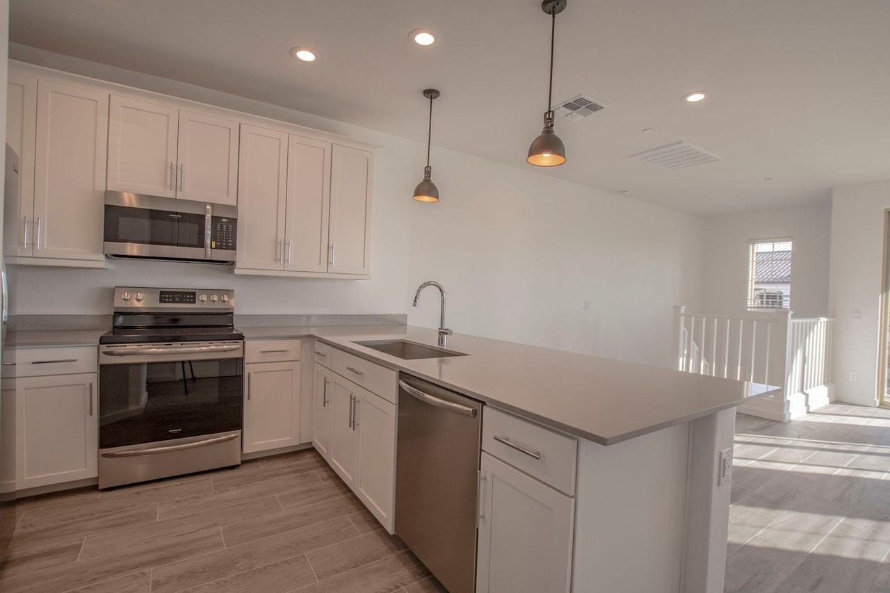 4017 E Catclaw St - Photo 3 of 32