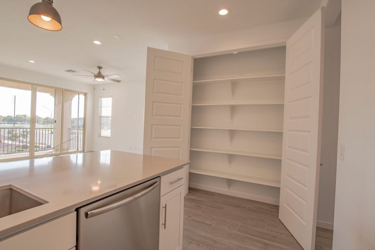 4017 E Catclaw St - Photo 6 of 32