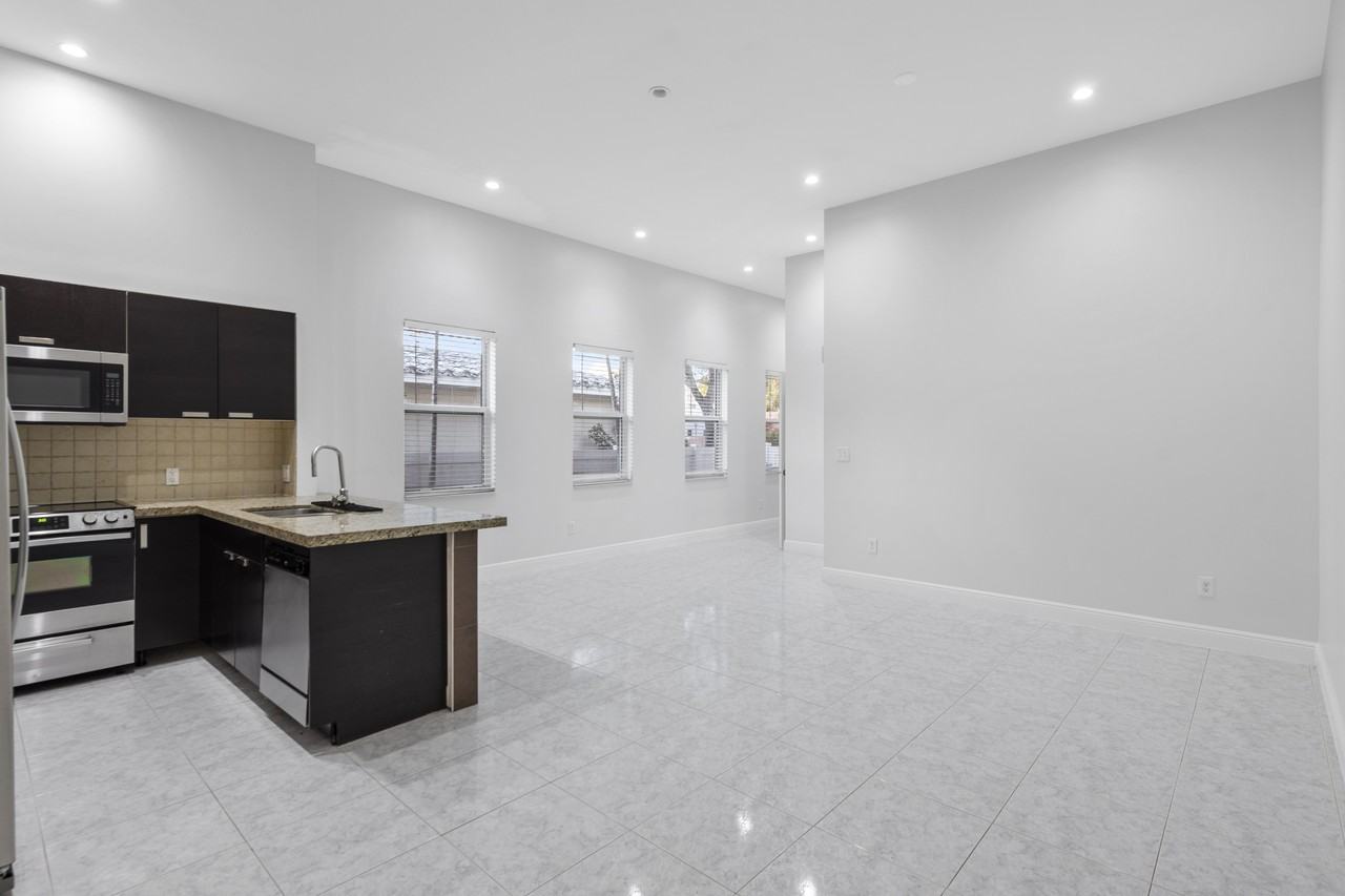 316 Southwest 16th Street #B - Photo 7 of 29