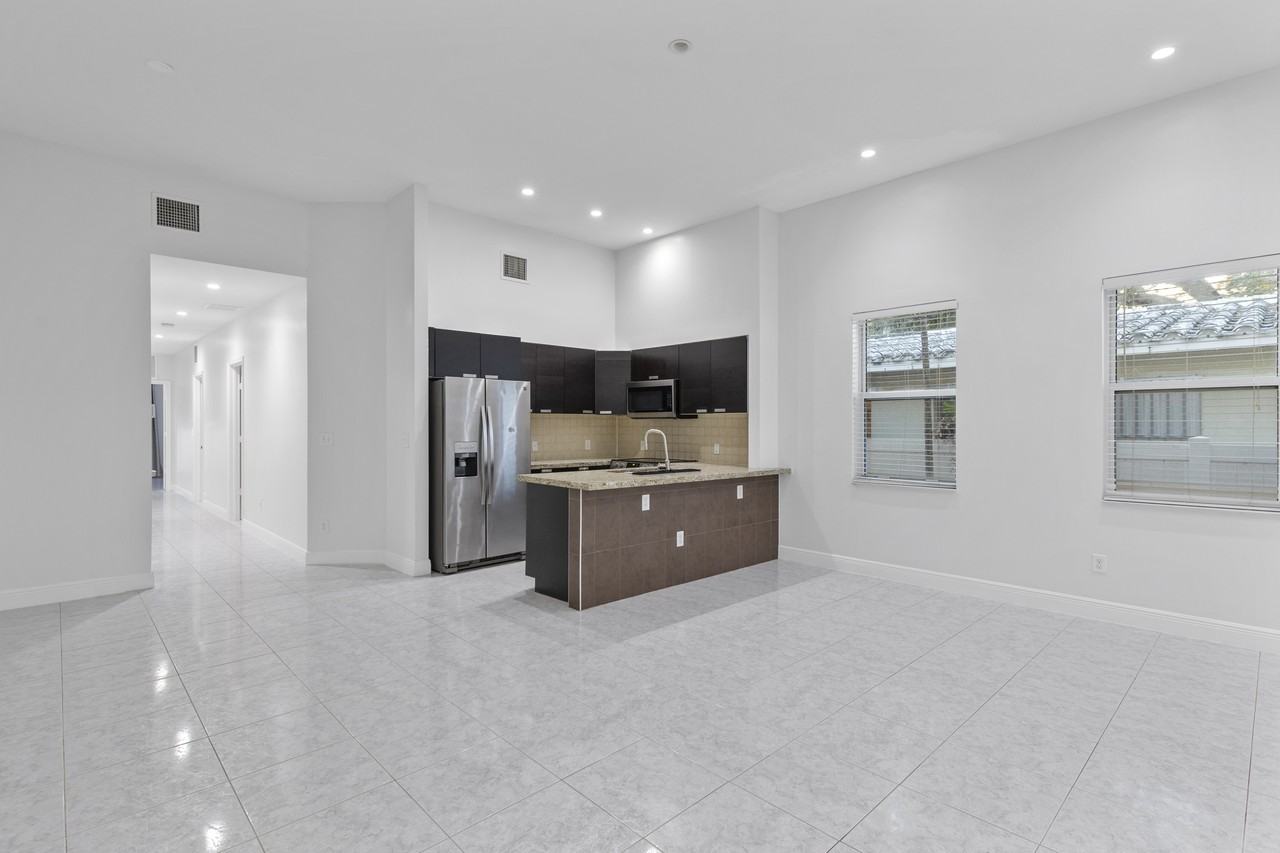 316 Southwest 16th Street #B - Photo 6 of 29