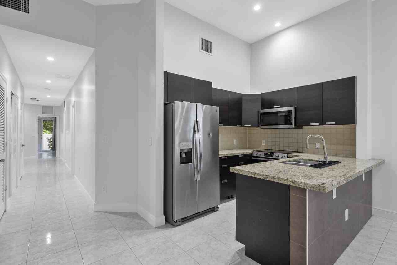 316 Southwest 16th Street #B - Photo 2 of 29