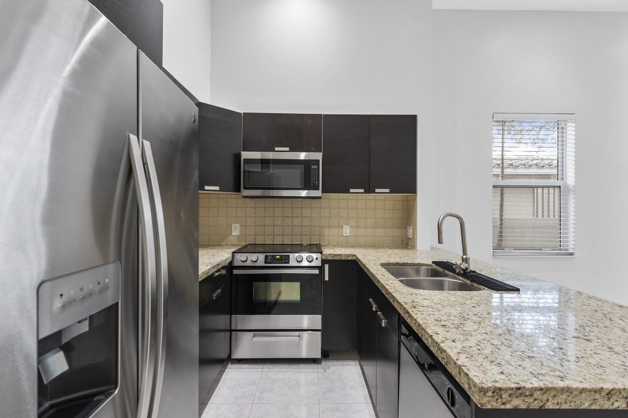 316 Southwest 16th Street #B - Photo 4 of 29