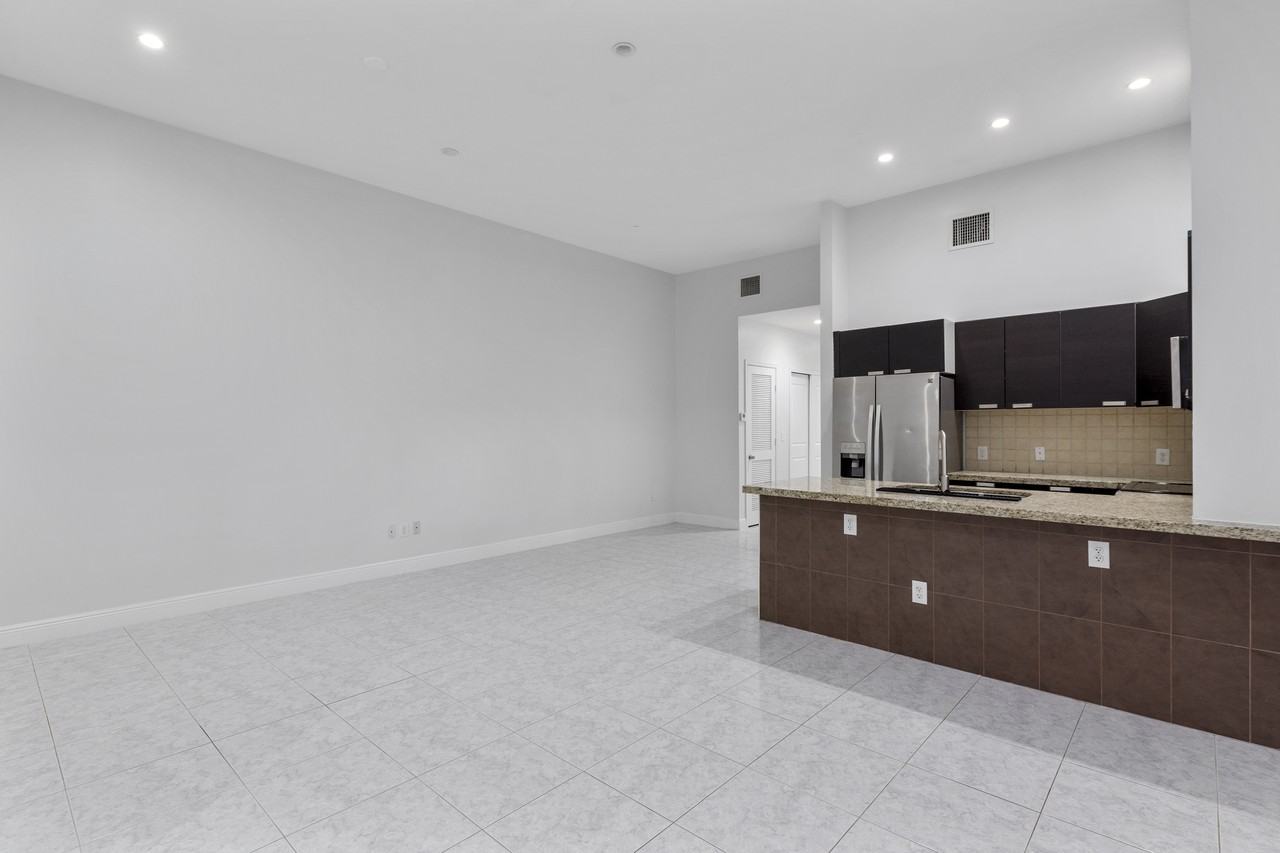 316 Southwest 16th Street #B - Photo 5 of 29