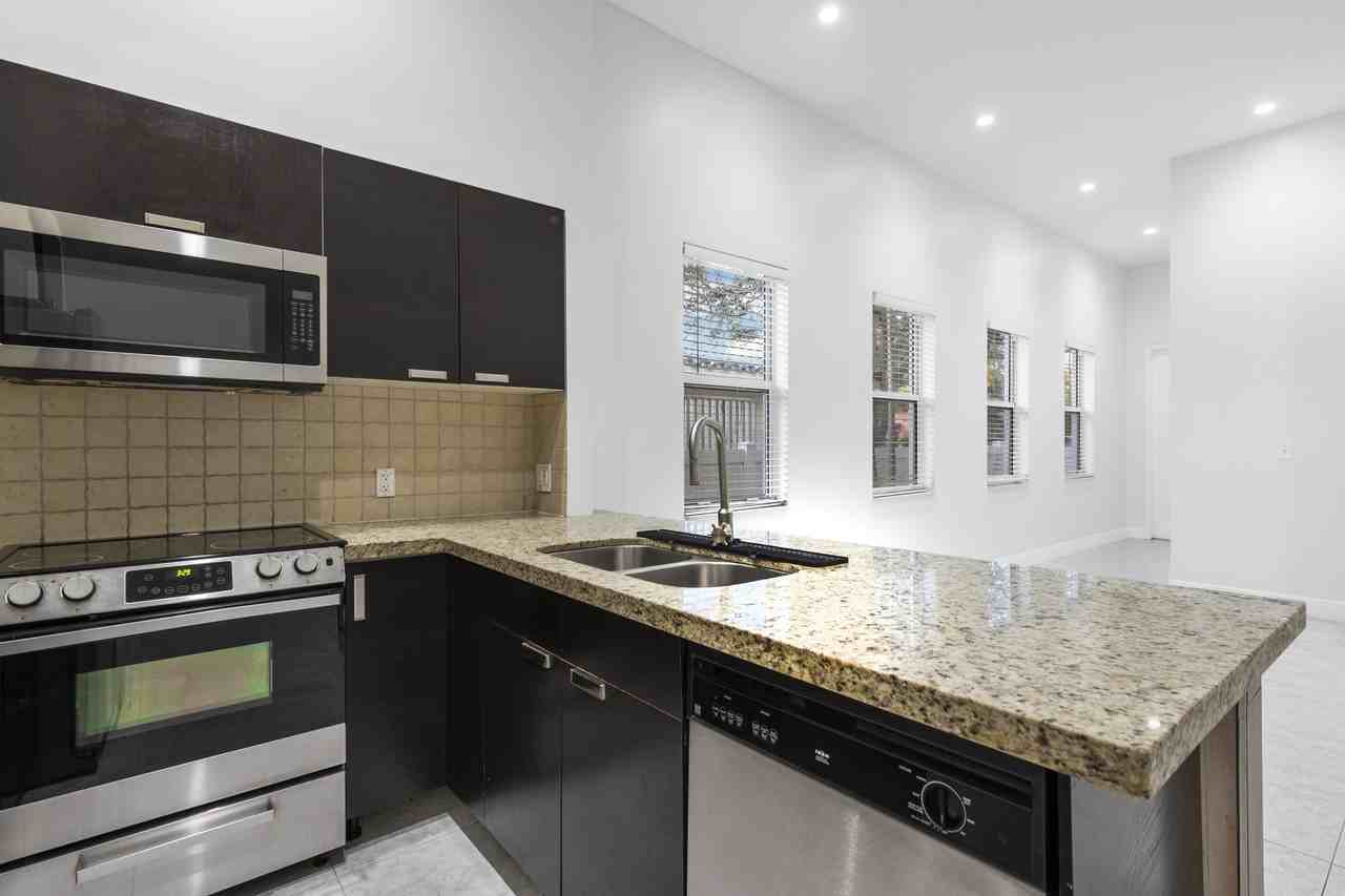 316 Southwest 16th Street #B - Photo 3 of 29