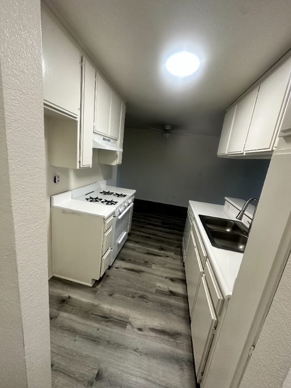 7040 Haskell Ave - Photo 4 of 10