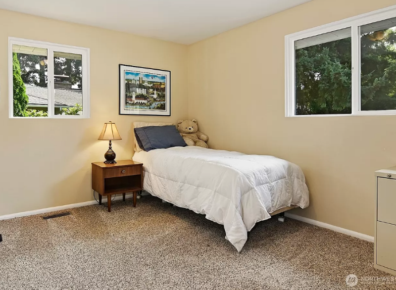 432 72nd Street Southeast - Photo 3 of 10