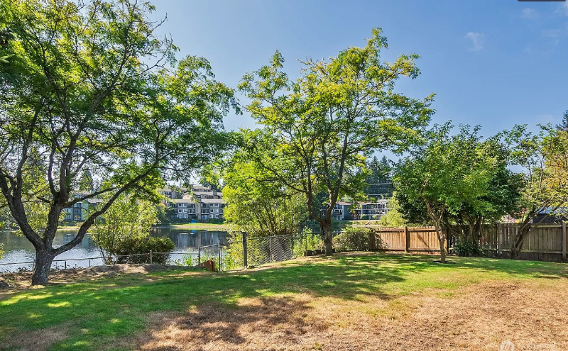 432 72nd Street Southeast - Photo 4 of 10