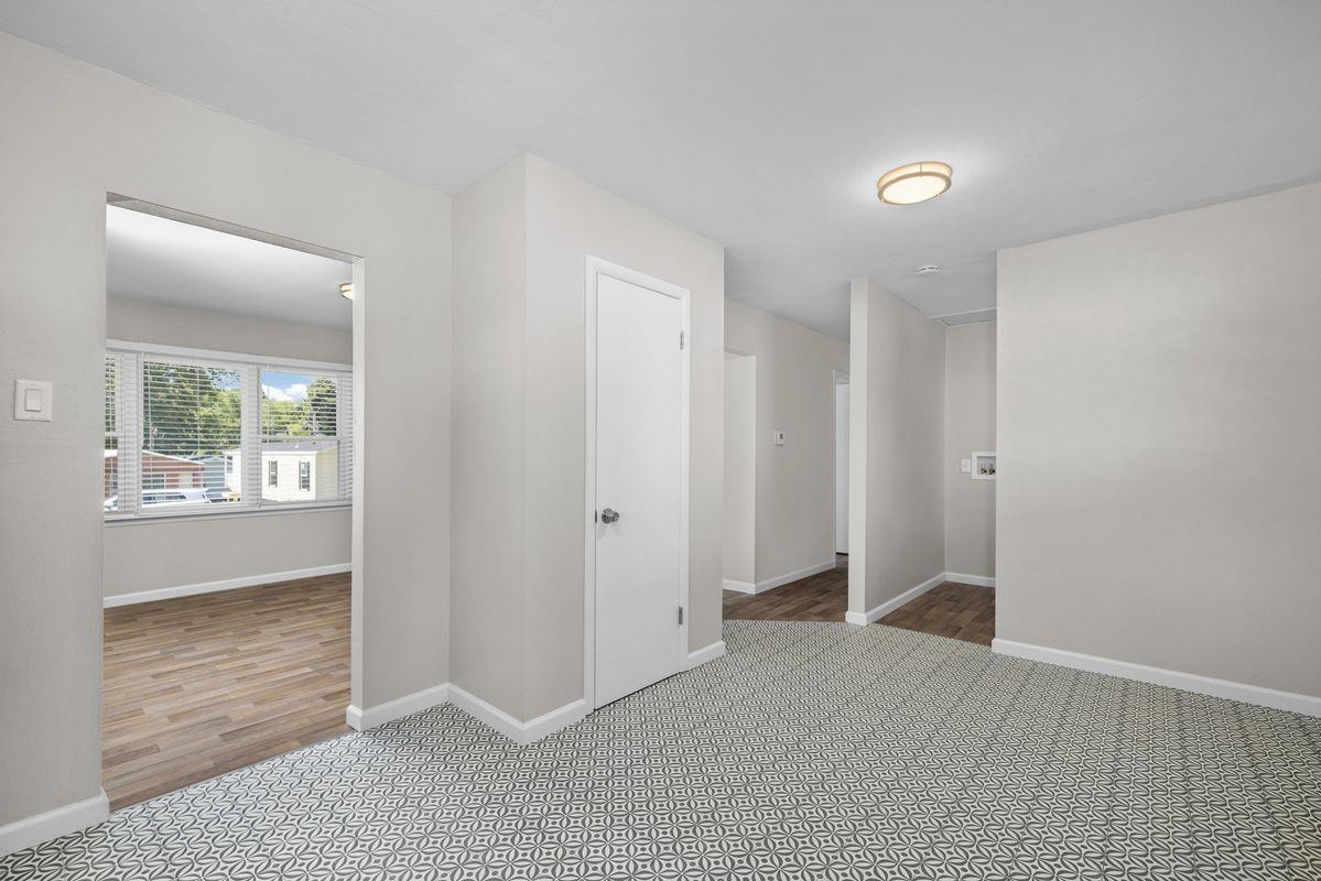 405 E Park Ave - Photo 2 of 25