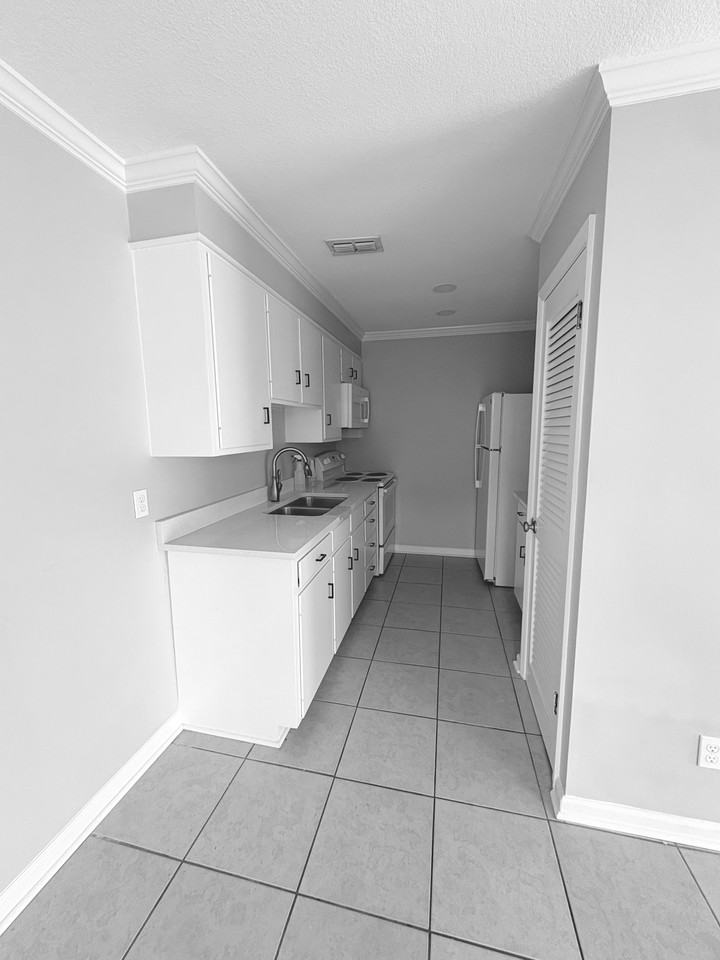 402 E Evans St #B - Photo 2 of 6