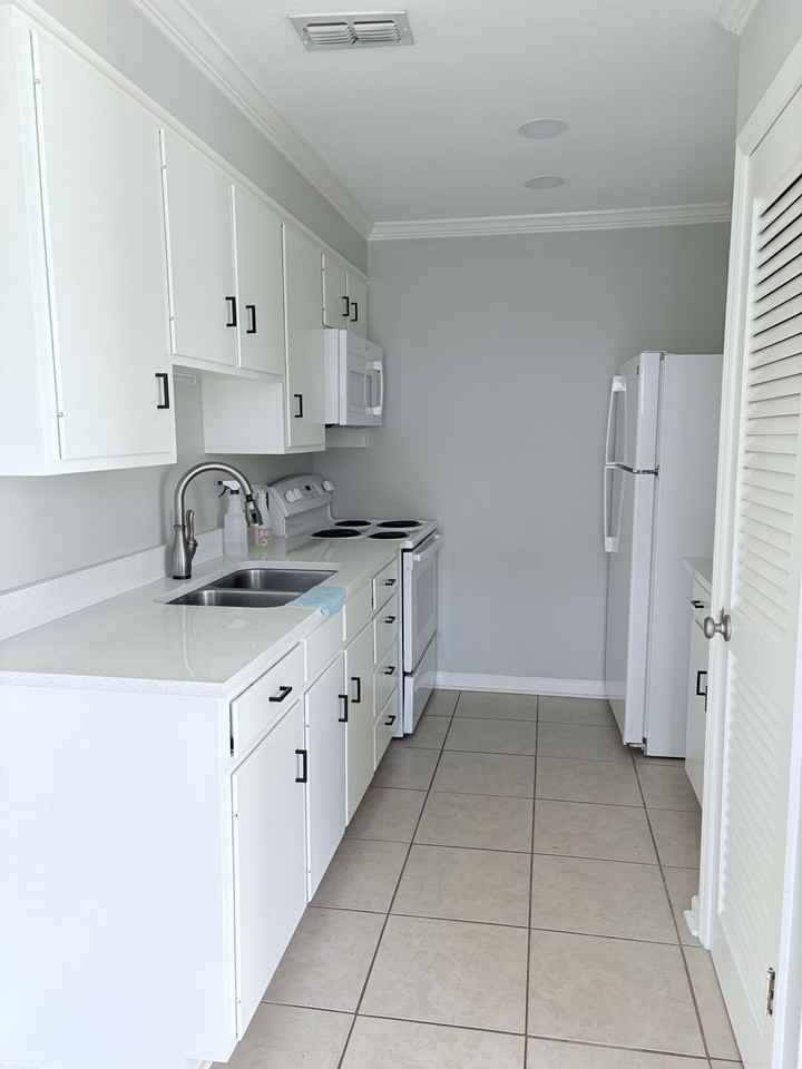 402 E Evans St #B - Photo 3 of 6