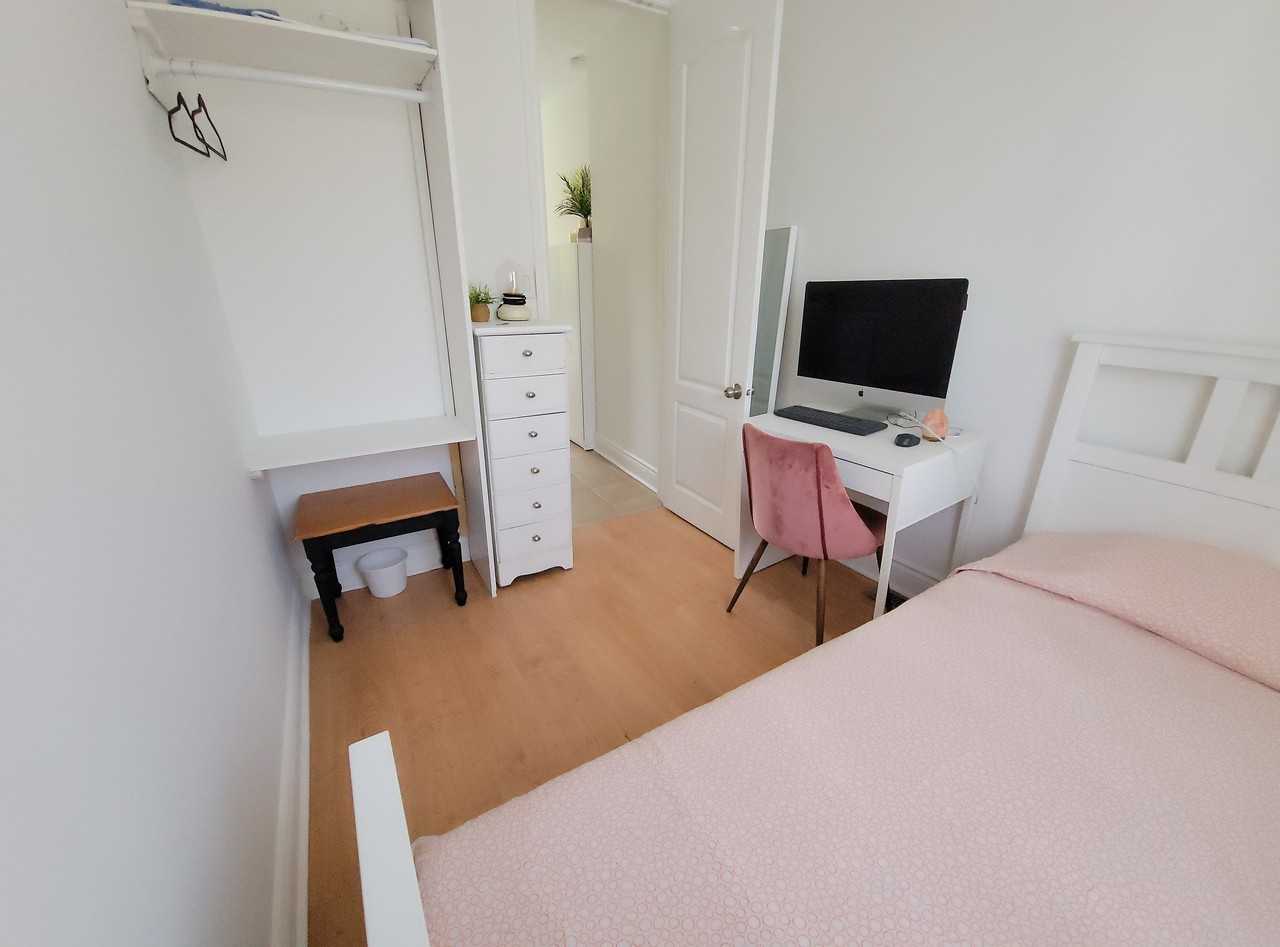 230 Greenwood Avenue - Photo 3 of 11