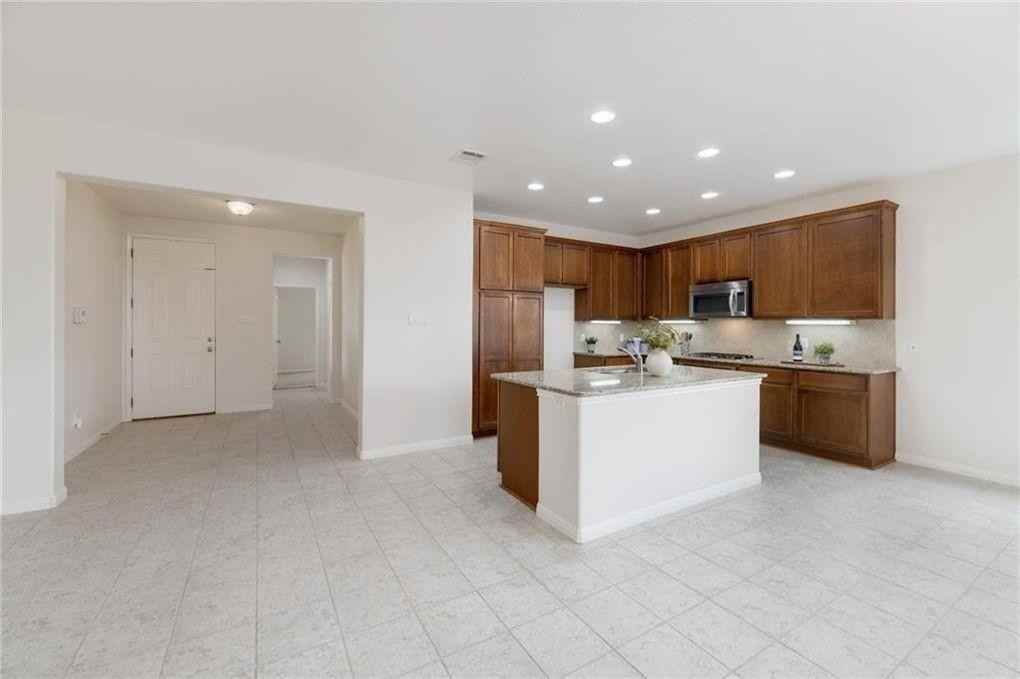 1105 Snow Goose - Photo 2 of 8