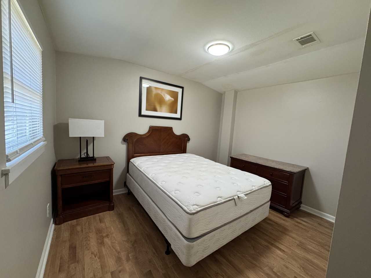 Apple Valley Dr - Photo 5 of 10