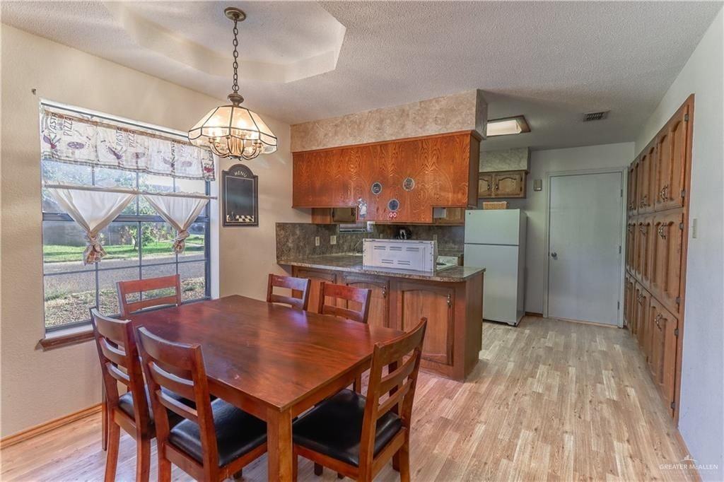 2736 Ashley Ct - Photo 2 of 14