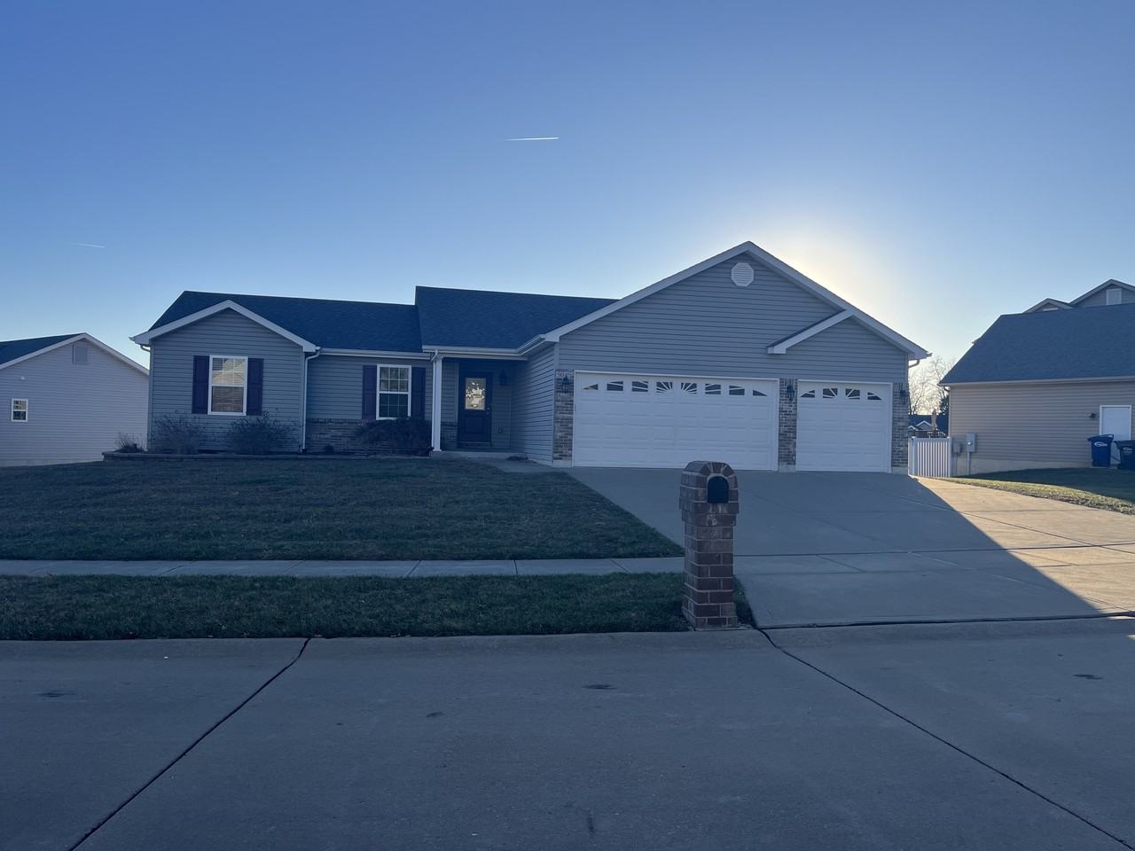 504 Sceptre Road - Photo 2 of 22