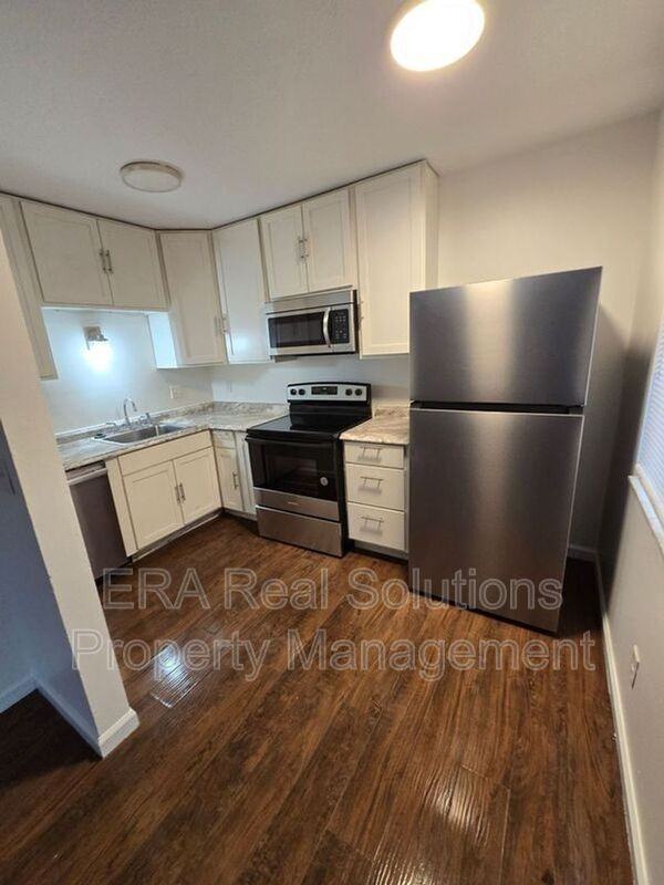 1911 Denune Ave #B - Photo 7 of 15