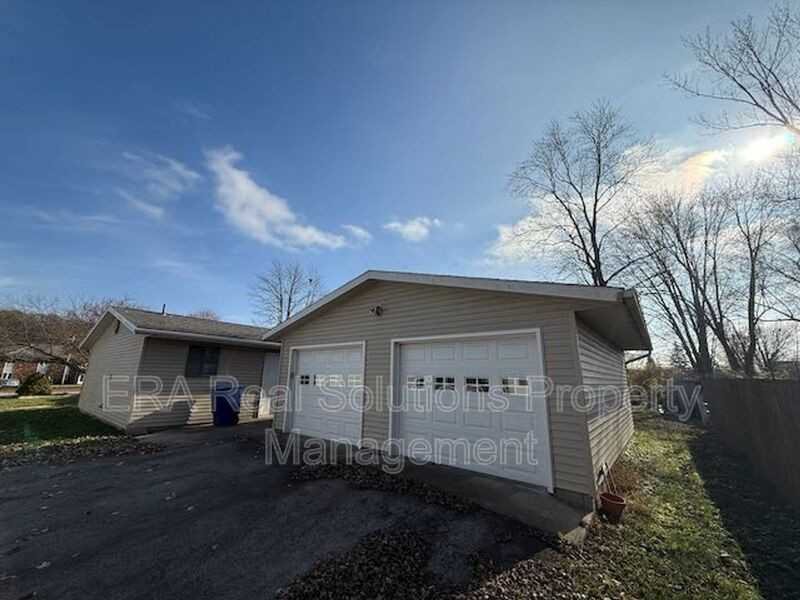 93 Georgetown Dr - Photo 2 of 12