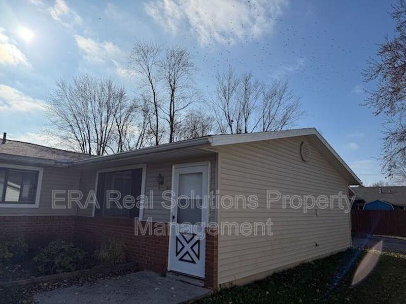 93 Georgetown Dr - Photo 3 of 12