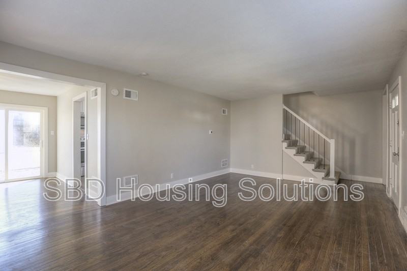 641 E Meyer Blvd - Photo 2 of 11