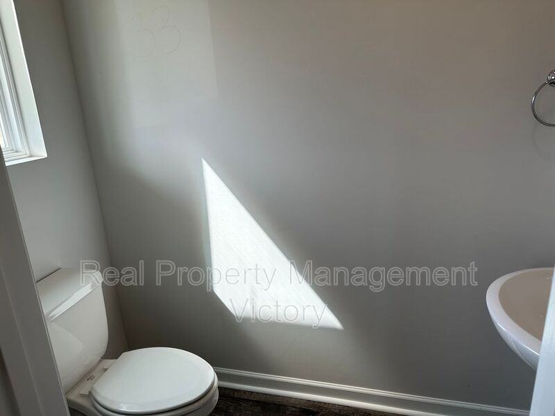 245 Driftwood Ln - Photo 3 of 18
