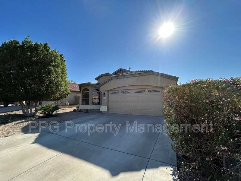 10209 W Country Club Trl - Photo 2 of 21