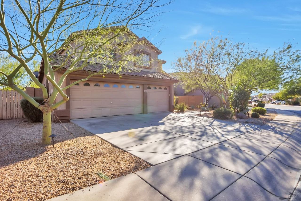 4515 E Thorn Tree Dr - Photo 2 of 32