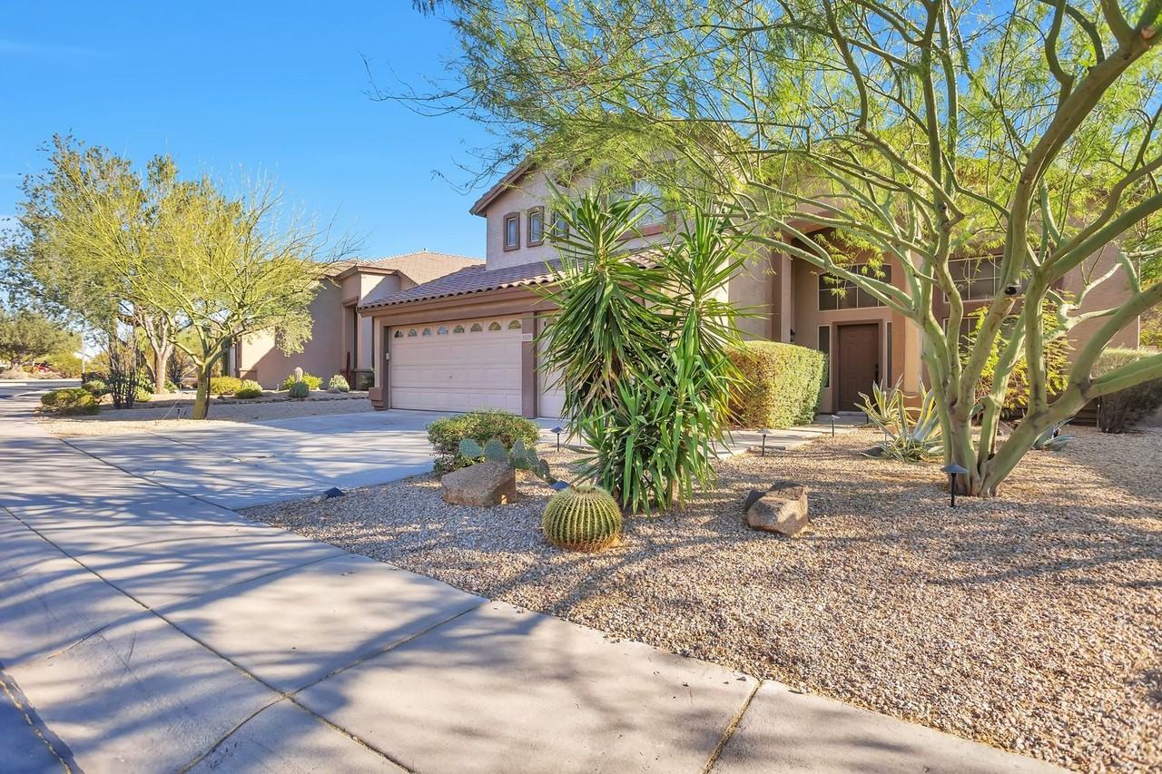 4515 E Thorn Tree Dr - Photo 3 of 32