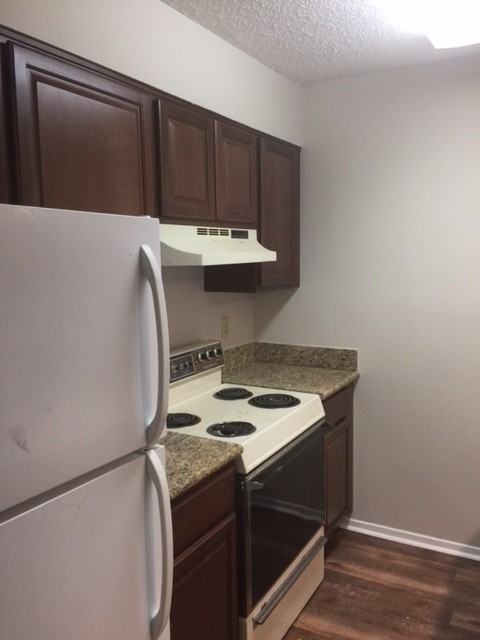 7092 N Holiday Dr - Photo 4 of 15