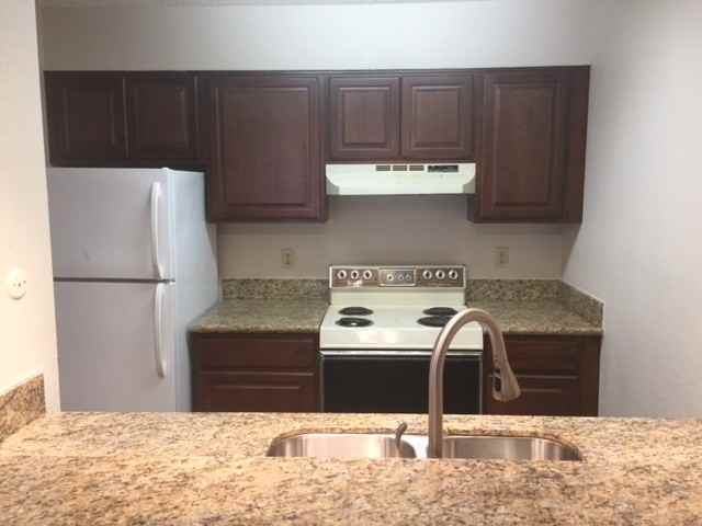 7092 N Holiday Dr - Photo 5 of 15